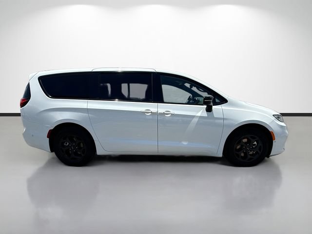 chrysler pacifica phev 2024 2C4RC1S72RR156512 image chrysler pacifica phev 2024 2C4RC1S72RR156512 image